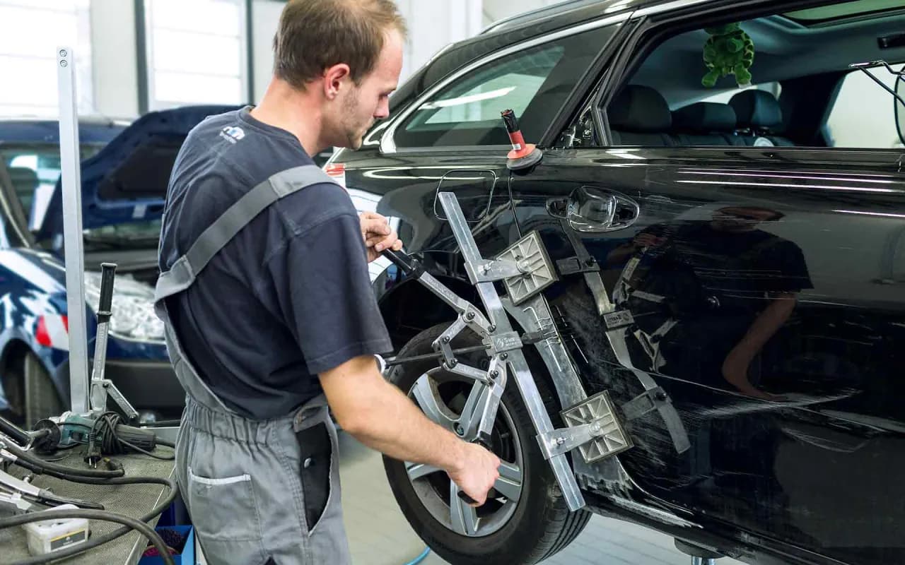 M-Color Karosserie Lackiererei GmbH: Tesla-approved Werkstatt in Berlin