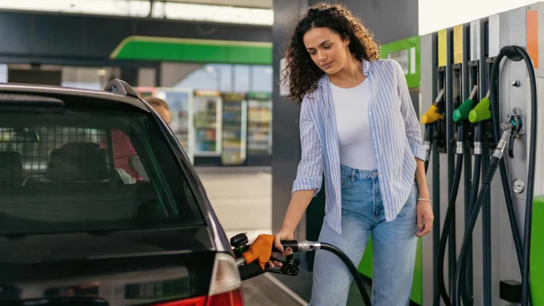 Wann ist der kraftstoff am günstigsten? Die besten Zeiten zum Tanken