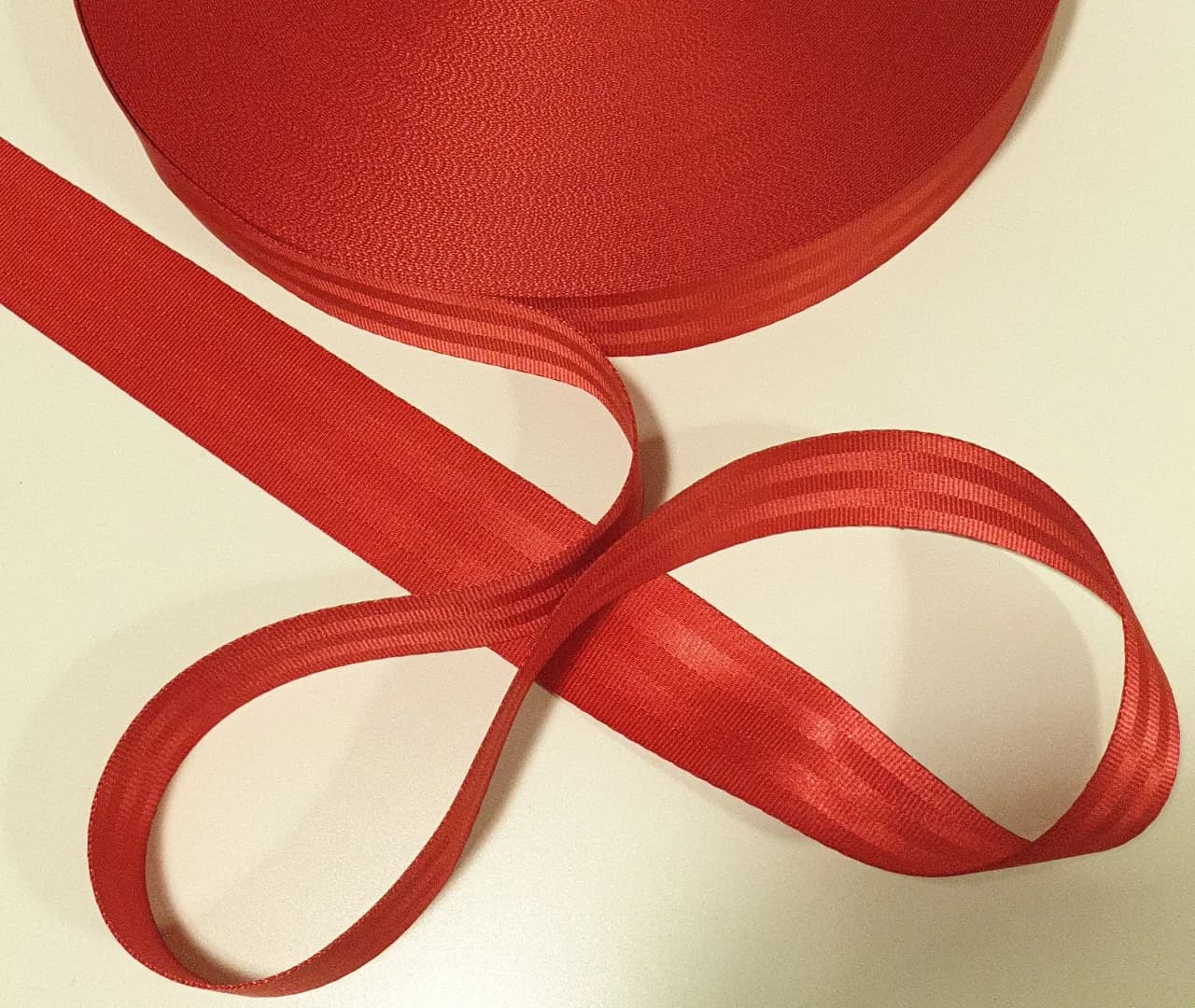 Rote Sicherheitsgurte: Vorteile und passende Modelle für Ihr Auto