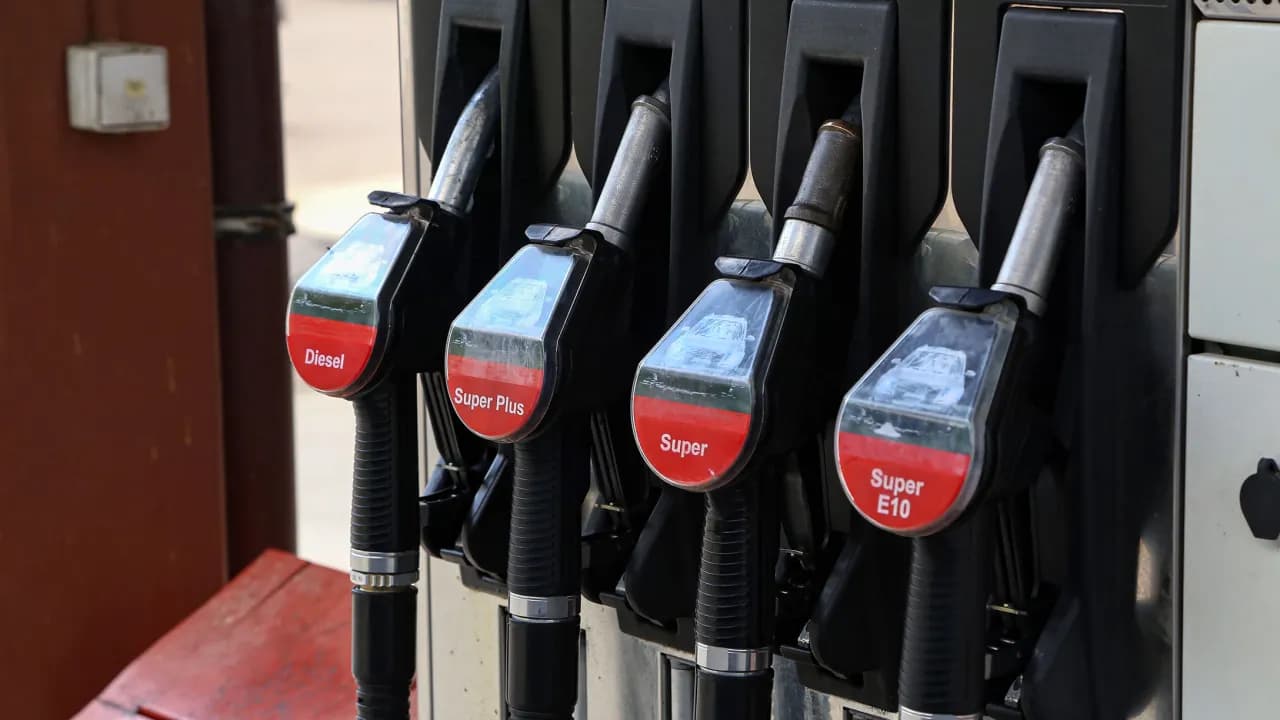 Kraftstoff sparen: 10 einfache Tipps für weniger Kosten beim Fahren